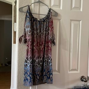 Lily pad cold shoulder tunic top L